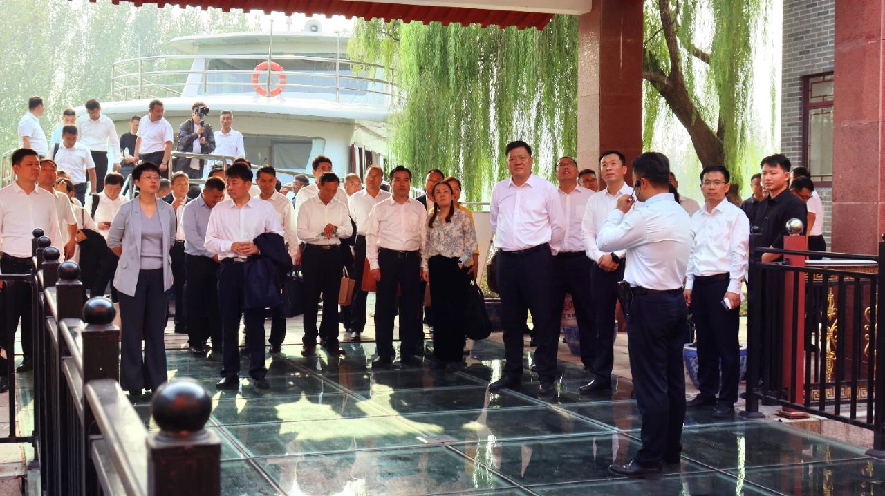 現(xiàn)場辦公 干在一線 | 孔子文旅集團(tuán)召開黨委（擴(kuò)大）會議暨重點項目建設(shè)現(xiàn)場會